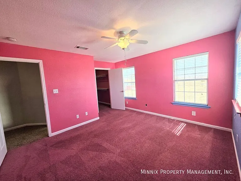 1325 E Cowden Ave — Photo 19