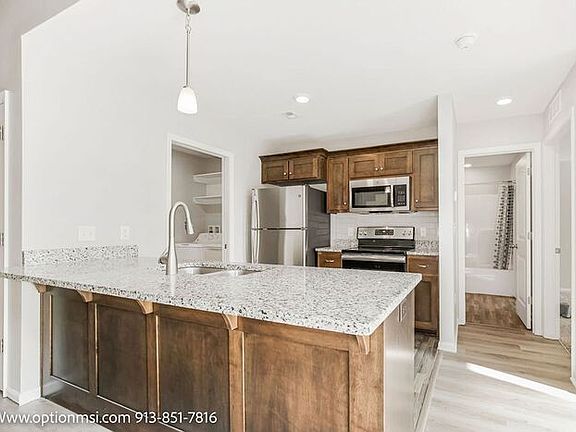 4th image of 402 N Clayview Dr