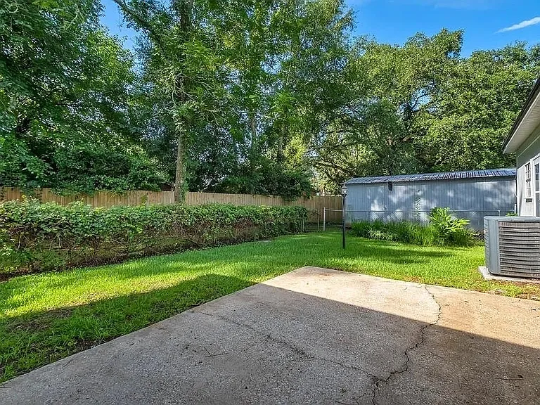 1825 Sherwood Dr — Photo 21