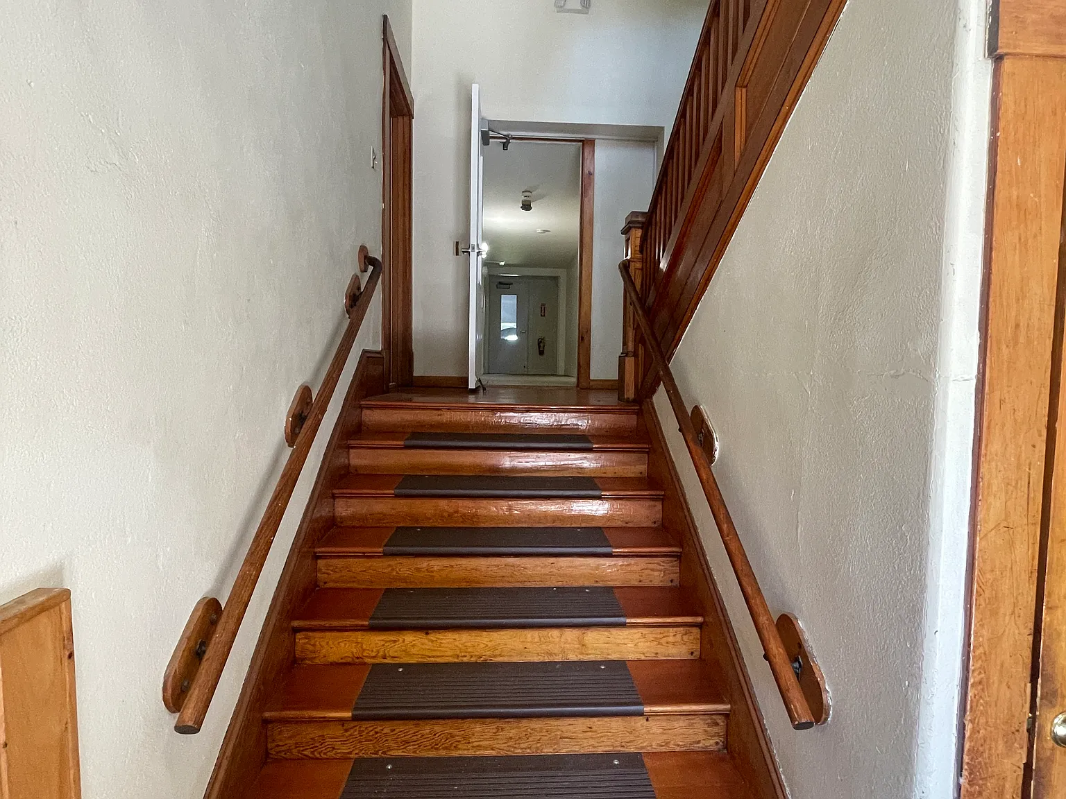 2 bed, 1350 sqft, $1,900 — Photo 3