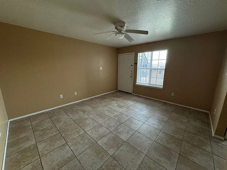 3203 Toledo Dr — Photo 23