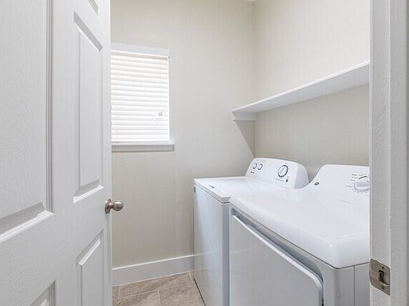 4th image of 2390 Bering Dr