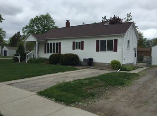 1601 Nebobish Ave, Essexville, MI