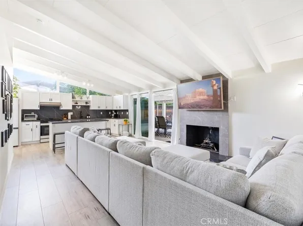 19842 Gilmore St, Woodland Hills, CA 91367