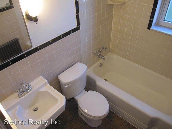 5th image of 1013 Findley Dr W APT 4