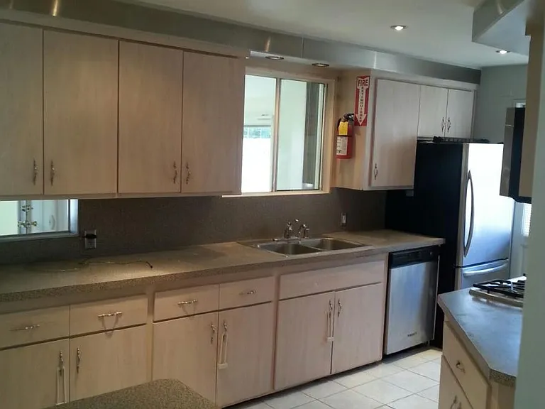 6971 Cozycroft Ave — Photo 4