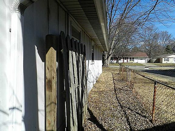 3rd image of 5925 Price Ln