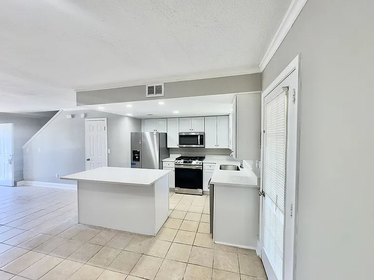 138 Bonnie Ln — Photo 10