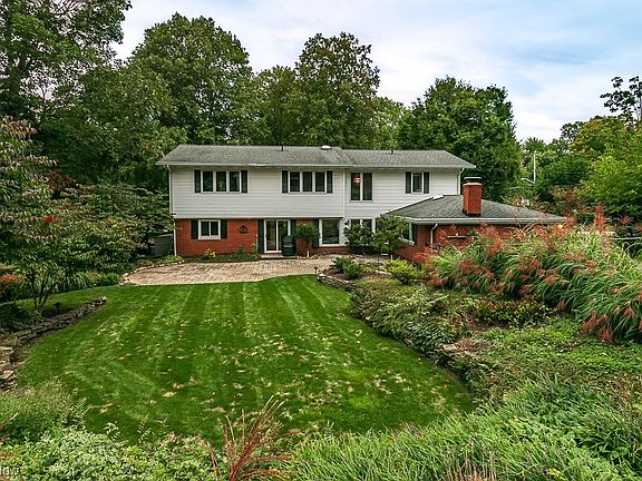 3rd image of 9166 Creekwood Dr