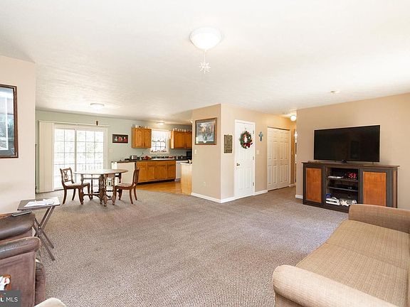 5th image of 228 Sleepywoods Rd