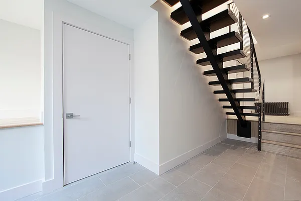 Rented by R New York | media 9