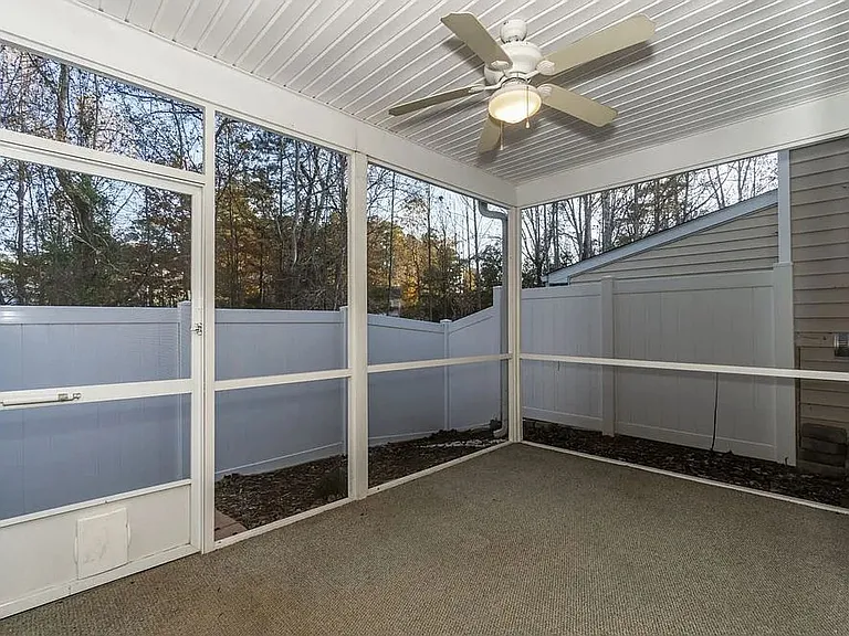 546 Elm Ave — Photo 20