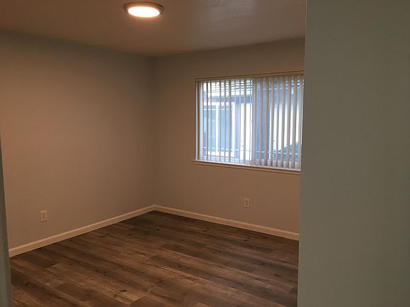 3rd image of 3690 Flora Vista Ave #3