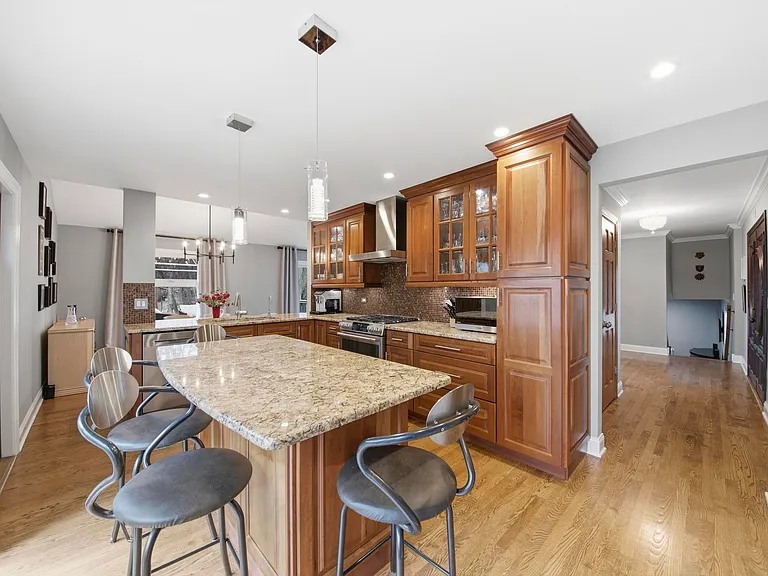 E Burr Oak Dr — Photo 11