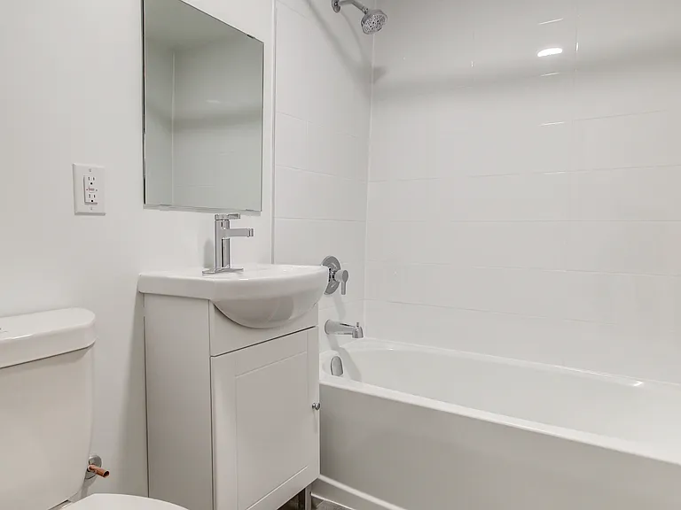 1833 Bayview Ave — Photo 37