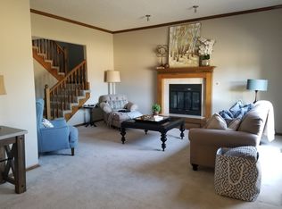 613 NE Saint Andrews Cir, Lees Summit, MO 64064