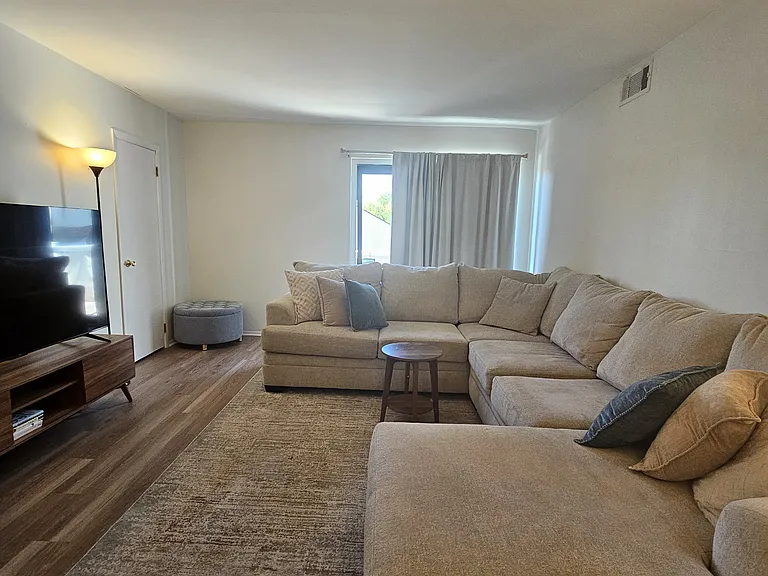 6922 Hilltop Dr — Photo 4