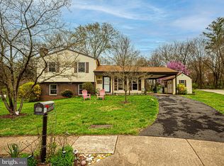 801 Mosby Hollow Dr, Herndon, VA 20170