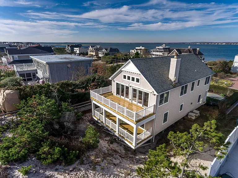 Dune Rd — Photo 1
