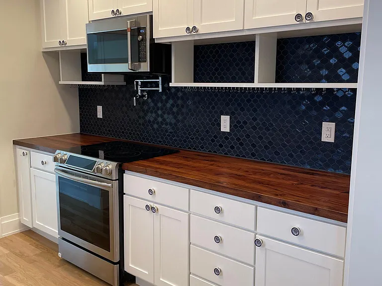 Stove, microwave, and open shelving