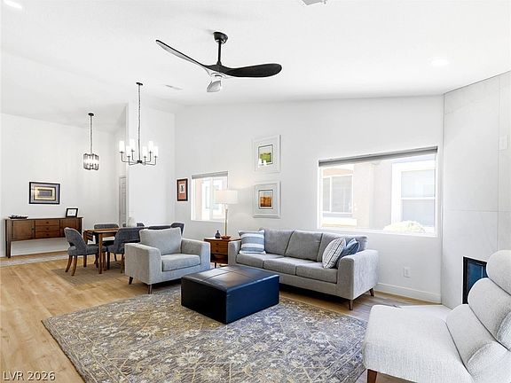 3rd image of 909 Majestic Oak St