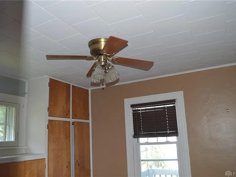 2752 Springmont Ave — Photo 11