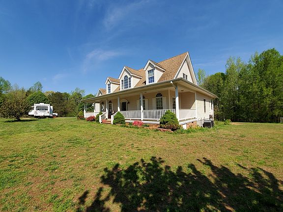 4th image of 1045 Country Ln