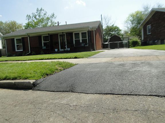 4th image of 668 Warrington Dr