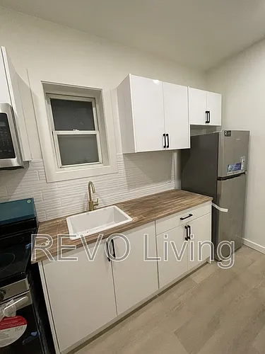 151 Colborne St Photo 1