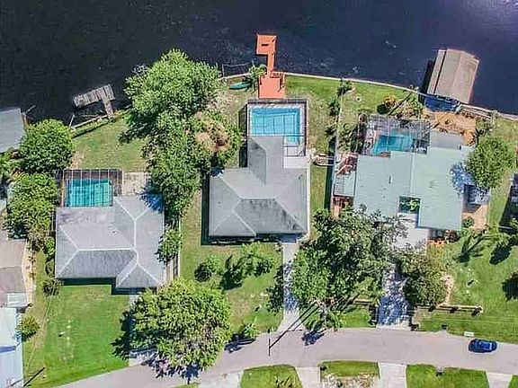 5th image of 820 Blue Heron Blvd