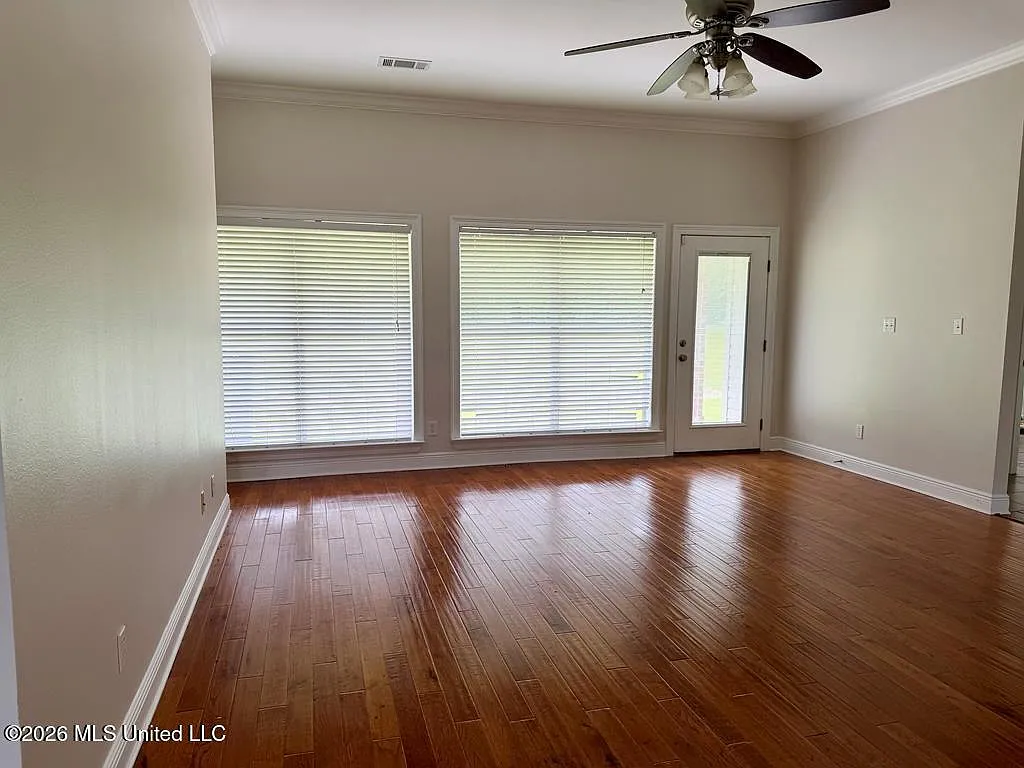 4 bed, 2.5 bath, 2757 sqft, $3,000 — Photo 4