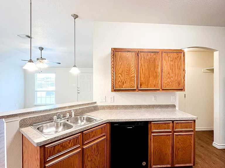 1515 Justin Loop #B — Photo 11