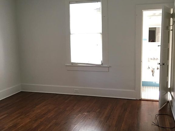 3rd image of 15 E Augusta Pl