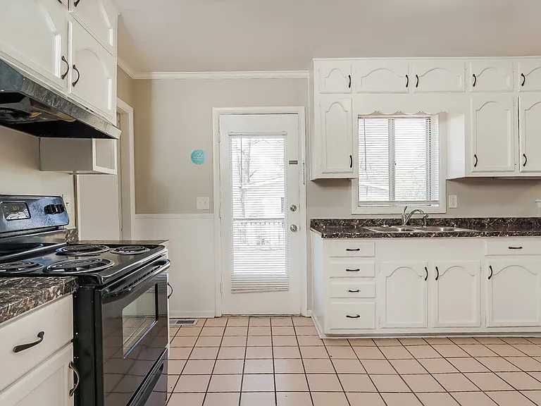 224 Tanglewood Cir — Photo 9
