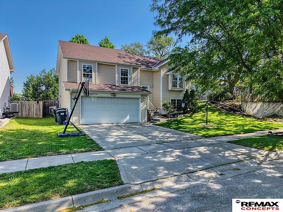 3rd image of 920 W Grassland Pl