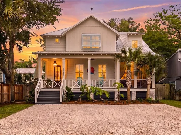 1136 Peachtree St, Saint Simons Island, GA 31522