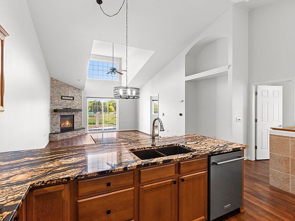 5th image of 1942 Ravenswood Ln