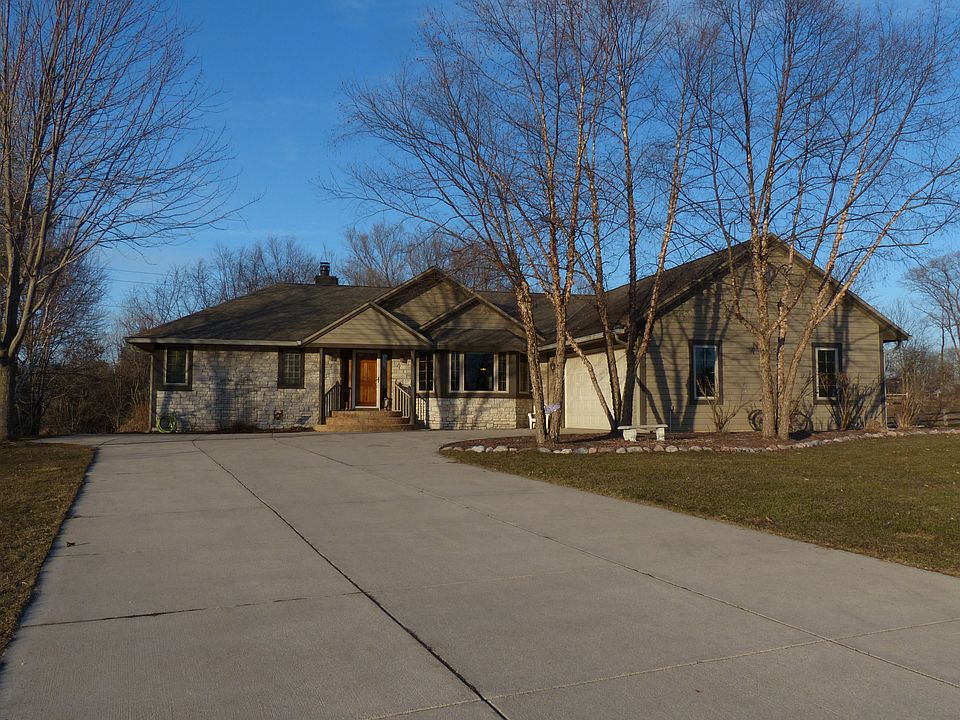 1st image of N43W33088 Glen Parc Cir
