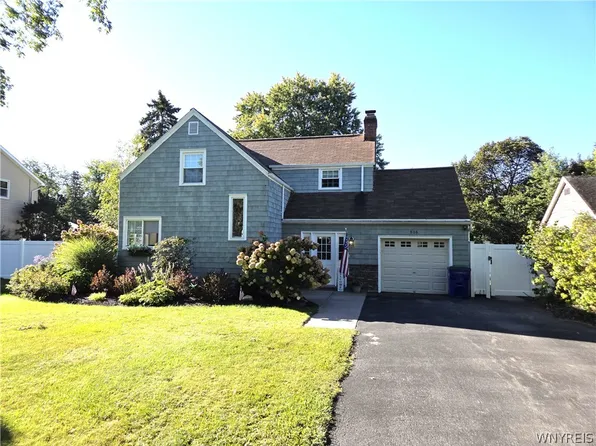 516 Meadowbrook Dr, Lewiston, NY 14092