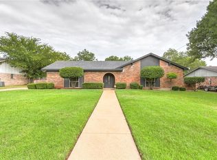1202 Cindy Ln, Cleburne, TX 76033