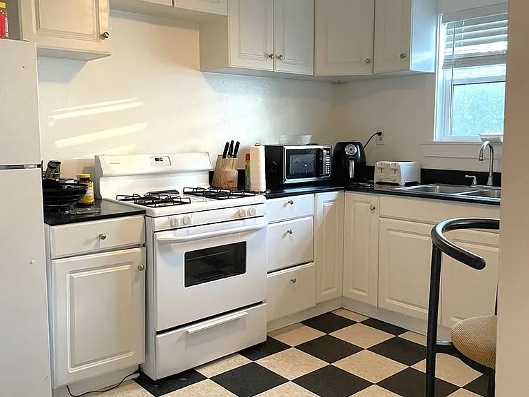 286 9th St NE #9 — Photo 7