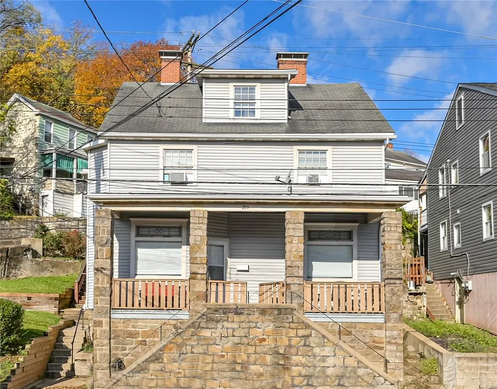 285 Butler St photo 1
