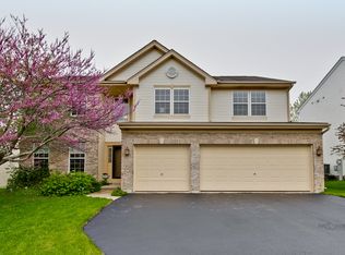 28 N Durham Ln, Round Lake, IL 60073