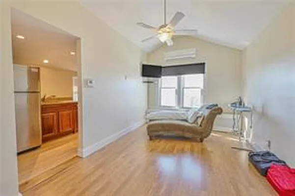 Sold by Remax Real Estate Professionals | media 33