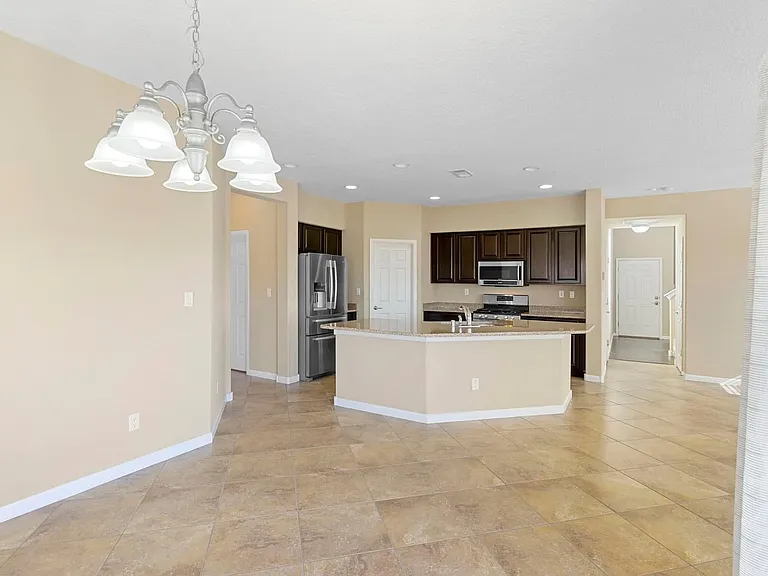 604 Loma Linda Loop NE — Photo 10