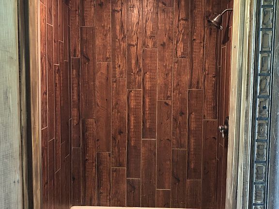 Up to date standup shower.