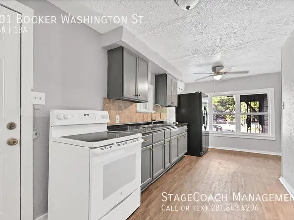 601 Booker T Washington St, Conroe, TX 77301