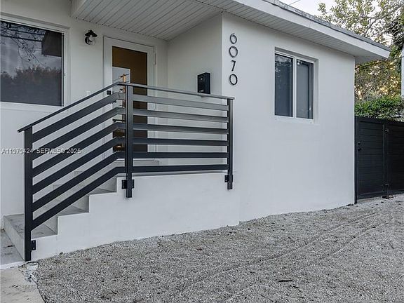 3rd image of 6070 SW 42nd St