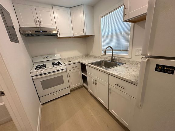 4th image of 1175 E 8th St APT 4
