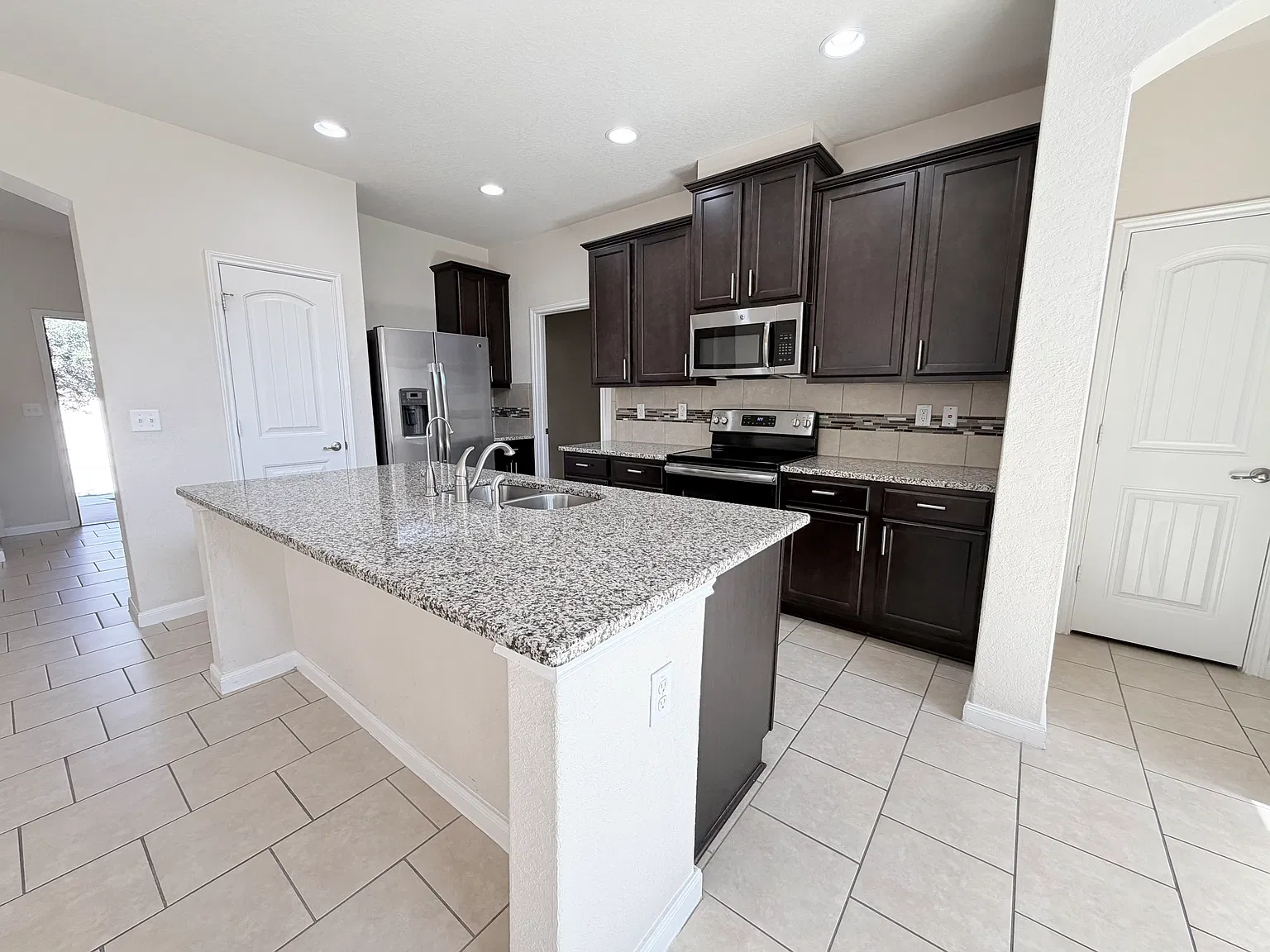 5910 Bridle Bnd — Photo 1